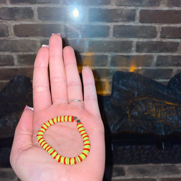 Red and green clay bead bracelet handmade - Picture 1 of 1